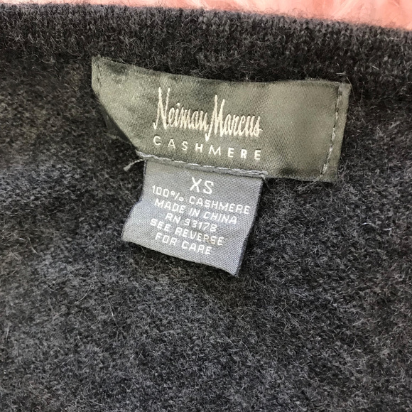 Neiman Marcus Asymmetric Cashmere Gray Sweater XS - Picture 4 of 8